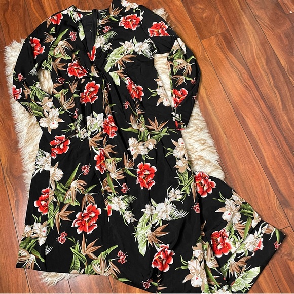 PrettyLittleThings black floral twist front maxi dress - Picture 4 of 7